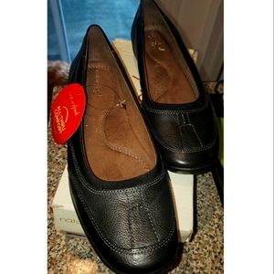 Naturalizer black lestal flats, arch support